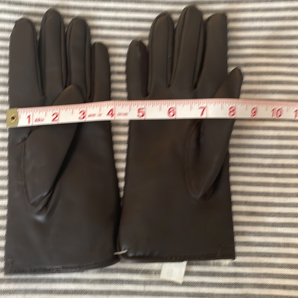 Rabbit lined gloves - Picture 4 of 4